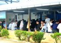SUASANA di perkarangan Unit Forensik HTAA di Kuantan, Pahang dipenuhi waris dan rakan mangsa yang maut dalam kemalangan di LPT dekat susur keluar Jabor awal pagi tadi.