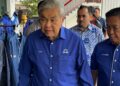 Ahmad Zahid Hamidi tiba di pekarangan Wisma UMNO Negeri Sembilan, Seremban pagi ini dan disambut Jalaluddin sebelum mengadakan pertemuan dengan calon BN yang bakal bertanding pada Pilihan Raya Negeri (PRN) Negeri Sembilan. – UTUSAN / NOR SHAFIQAH MOHD. GHAZALI