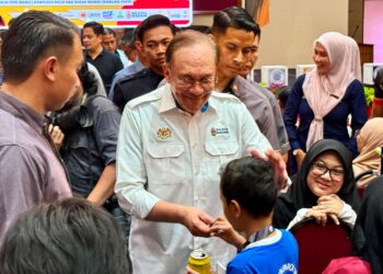 ANWAR Ibrahim ketika menghadiri Jelajah Rakan Muda 2026 di Kompleks Belia dan Sukan, Paroi, Seremban, semalam.-UTUSAN / NOR SHAFIQAH MOHD GHAZALI