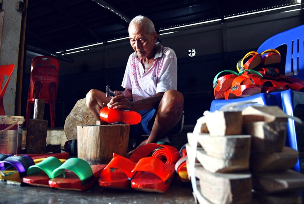 Last Clog Maker in Perlis Continues Crafting for Over 70 Years