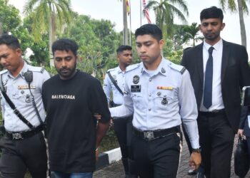 Warga asing memandu melulu