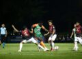 AKSI pemain Jentayu FC dan MADA FC dalam perlawanan pembukaan Liga Kedah 2026 Piala DZR di Stadium Mini MPKP Jitra, malam tadi. -UTUSAN/ SHAHIR NOORDIN
