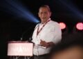 AMINUDDIN Harun ketika berucap pada Majlis Pengumuman Calon PH PRN Negeri Sembilan di Dataran Melang, Kuala Pilah malam tadi.-UTUSAN/MOHD. SHAHJEHAN MAAMIN.