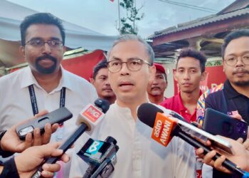 FAHMI Fadzil menghadiri program kempen calon PH bagi Dewan Undangan Negeri (DUN) Jeram Padang, G. Manivanan di Felda Bukit Rokan Barat, Jempol, hari ini.