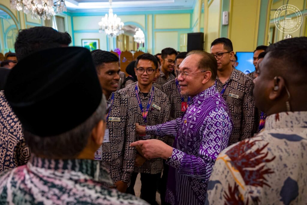 Anwar urges PTD cadets to serve with integrity
