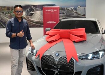 MOHD. Syazi Mohd. Hilmi @ Hilmi, 46, memenangi BMW i4 eDrive35 menerusi Kempen AWFAR 2026 anjuran Bank Islam.