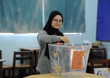 JADIKAN kertas undi sebagai 'surat amaran”' rakyat luar bandar kepada kerajaan agar pembangunan negeri diagih secara adil.