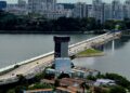 SEBAHAGIAN rakyat Malaysia yang bekerja di Singapura tidak dapat pulang mengundi pada PRN Johor selepas majikan enggan memberikan kebenaran bercuti. - GAMBAR HIASAN