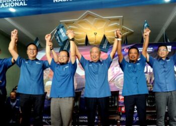 PRESIDEN Bersatu, Tan Sri Muhyidin Yassin ketika pengumuman calon PN di Kempas, Johor Bahru.