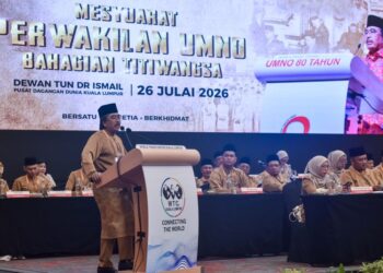 JOHARI Abdul Ghani berucap pada Mesyuarat Perwakilan UMNO Bahagian Titiwangsa di Pusat Dagangan Dunia Kuala Lumpur, semalam. – UTUSAN/M. FIRDAUS M. JOHARI