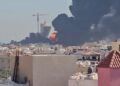 KEPULAN asap hitam akibat serangan Iran di Mangaf, Kuwait. - AFP