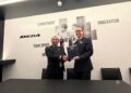 Lokman Hakim Ali selepas menandatangani Surat Setuju Terima (SST) bersama MBDA France sempena Farnborough International Airshow (FIA) 2026. - sumber FB Mindef