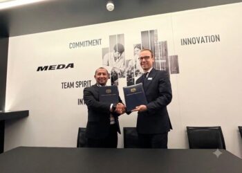 Lokman Hakim Ali selepas menandatangani Surat Setuju Terima (SST) bersama MBDA France sempena Farnborough International Airshow (FIA) 2026. - sumber FB Mindef