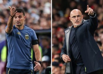 LIONEL Scaloni (kiri) akan berdepan gurunya, Luis de la Fuente di final Piala Dunia 2026.-AFP