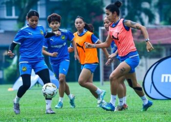 Skuad bola sepak wanita negara menjalani sesi latihan menjelang aksi pembukaan Piala AFF Wanita 2026 menentang Laos, malam ini.-IHSAN FAM