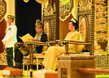 SULTAN Sallehuddin Sultan Badlishah bertitah pada Istiadat Menyembah Tahniah dan Penganugerahan Darjah-Darjah serta Bintang-Bintang Kebesaran sempena Sambutan Ulang Tahun Hari Keputeraan Sultan Kedah ke-84 di Istana Anak Bukit, Alor Setar, semalam.