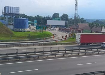 KEADAAN R&R Sungai Perak arah utara yang lengang ekoran penutupan sementara bagi memberi laluan operasi khas menangani gangguan monyet liar oleh Perhilitan Perak semalam.