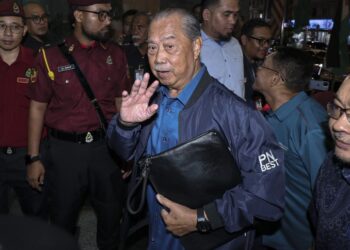 KEKALAHAN teruk membuktikan pengaruh Muhyiddin Yassin di negeri kelahirannya sendiri semakin pudar apabila gagal mencetuskan Tsunami Melayu seperti mana PRU15.