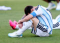 LIONEL Messi tertunduk kecewa selepas Argentina tewas 1-0 kepada Sepanyol pada aksi final Piala Dunia 2026.-AFP