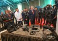 AHMAD Zahid Hamidi melawat pameran pada Majlis Sambutan Hari Imigresen 2026 di Cyberjaya semalam.-UTUSAN/FAISOL MUSTAFA