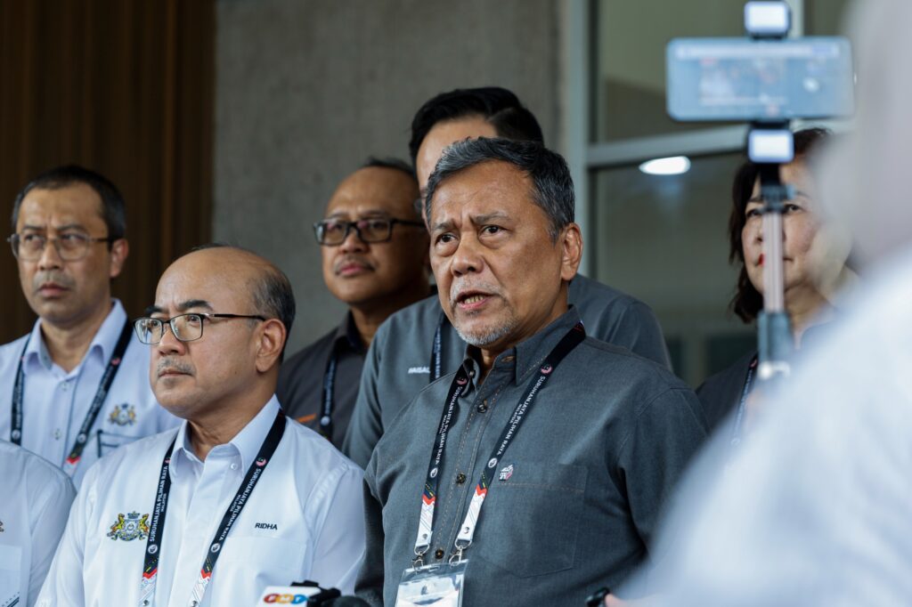 Malaysia Election Commission Receives Nearly 600 Reports of Offenses in Johor Campaign