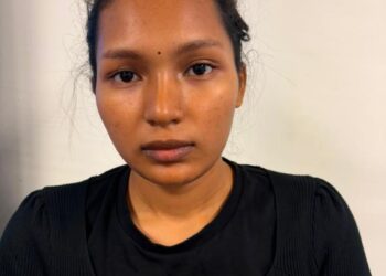 Seorang remaja perempuan etnik Rohingya berdepan hukuman gantung sampai mati selepas dihadapkan ke Mahkamah Majistret, di sini hari ini atas pertuduhan menyebabkan kematian bayi yang baru dilahirkannya, awal bulan ini.
