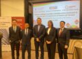 -habis
SIMON David Leong (tengah) bersama pengurasan RSSB Builders Sdn Bhd dan Catenary Capital semasa sidang media di Kuala Lumpur hari ini.