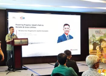 JOACHIM Gunsalam pada program Powering Sabah Beyond Diesel di sini hari ini. - UTUSAN/HARDY JOE