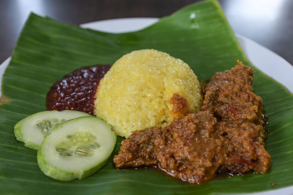 Pulut Kuning Rendang Daging: A Traditional Malaysian Delight