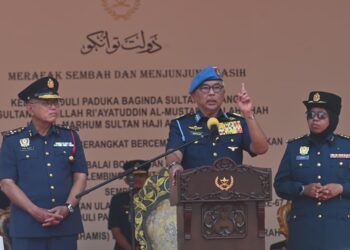 AL-SULTAN Abdullah Ri’ayatuddin Al-Mustafa Billah Shah bertitah merasmikan Balai Bomba dan Penyelamat (BBP) Sungai Lembing, Kuantan, Pahang. - UTUSAN/SHAIKH AHMAD RAZIF