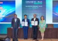 TIONG King Sing (kiri) bersama Irene Chua (kanan) menyaksikan pertukaran dokumen antara Michael Goh (dua kiri) dengan Mita Lim (dua kanan) ketika majlis menandatangani memorandum persefahaman (MoU) sempena persidangan CruiseWorld Malaysia 2026 di Park Royal Collection. - UTUSAN/SADDAM YUSOFF
