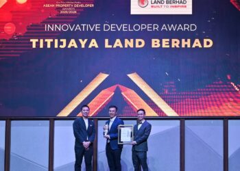 LIM Poh Yit (tengah) menerima anugerah “The Outstanding Developer Award in the Central Region of Malaysia” dan “Innovative Developer Award” pada Majlis ASEAN Property Developer Award 2025/2026 yang berlangsung baru-baru ini.