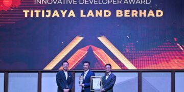 LIM Poh Yit (tengah) menerima anugerah “The Outstanding Developer Award in the Central Region of Malaysia” dan “Innovative Developer Award” pada Majlis ASEAN Property Developer Award 2025/2026 yang berlangsung baru-baru ini.