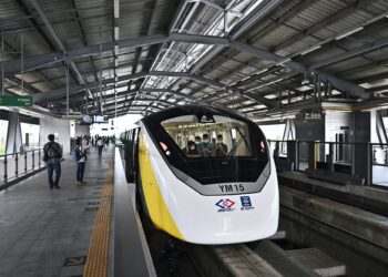 GAMBAR fail sebuah tren di Bangkok. - AFP