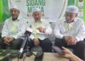 TUAN Ibrahim Tuan  Man (tengah) semasa sidang media selepas Majlis Perasmian Mesyuarat Agung Tahunan Pas Kawasan Pasir Mas di Meranti, Pasir Mas, Kelantan. - UTUSAN/MUSTAQIM MOHAMED
