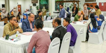 KAKITANGAN Majlis Bandaraya Seremban (MBS) ketika melakukan simulasi bagi persiapan hari penamaan calon Pilihan Raya Negeri (PRN) Negeri Sembilan di Wisma Majlis Bandaraya Seremban, semalam.-UTUSAN/ISKANDAR ISHAK