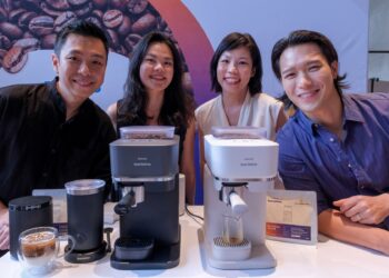 patt Sue-An (dua dari kanan) bersama Jason Loo (paling kiri) dan Sean Lee (paling kanan).