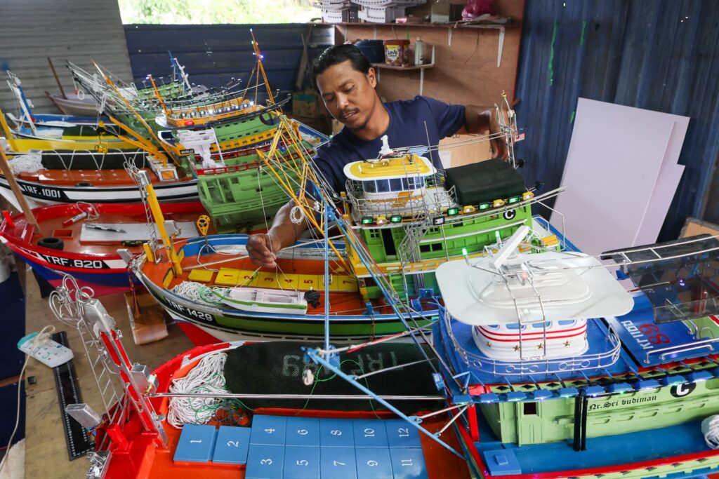 Mechanic Invests Over RM30,000 to Build Miniature Replica Boats