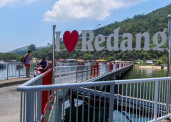 Penemuan menunjukkan pencemaran plastik bukan sahaja mencemarkan perairan Pulau Redang, malah menjejaskan struktur serta kesihatan terumbu karang.
