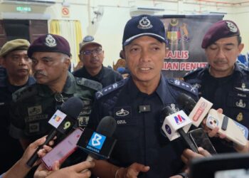 Dzulkhairi Mukhtar mengadakan sidang media selepas Majlis Perasmian Penutup Latih Amal Ex-Undi PRN Ke-16 Negeri Melaka Tahun 2026 (Simulasi Ketenteraman Awam) di Dewan Datuk Kapt. (B) Haji Abdul Karim, Tanjung Bidara, malam tadi. UTUSAN/AMRAN MULUP