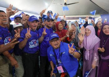 ONN Hafiz Ghazi ketika menghadiri Program Bersama Masyarakat Dewan Undangan Negeri (DUN) Maharani di Parit Raja Darat, Jalan Temenggong Ahmad, di sini hari ini.