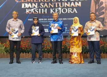 AHMAD Zahid Hamidi ketika menghadiri Majlis Anugerah Perkhidmatan Cemerlang 2025 dan Santuni Kasih Kejora di Desaru, Johor hari ini.