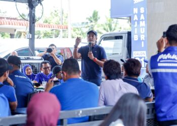 Khairy Jamaluddin pada Program Sembang Inspirasi Parit Yaani sempena PRN Johor, di Jalan Budaya Jaya, di sini hari ini, - UTUSAN/SHIDDIEQIIN ZON
