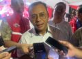 AMIRUDIN Shari ketika ditemui pemberita selepas selepas Jelajah Johor ke Depan, Undi Harapan di tanah lapang bersebelahan McDonald’s Simpang Renggam, di sini hari ini.