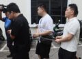 TIGA lelaki warga China mengaku bersalah kerana berjudi di sebuah rumah perjudian terbuka ketika dihadapkan ke Mahkamah Majistret George Town, Pulau Pinang hari ini.-UTUSAN/DANIAL SAAD