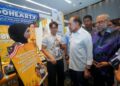 ANWAR Ibrahim melawat reruai pameran selepas Majlis Perasmian SParK 2026 : Transformasi Niaga di Putrajaya. - UTUSAN/FAISOL MUSTAFA