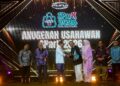 ANWAR Ibrahim menyampaikan Anugerah Usahawan SParK 2026 kepada Securido Door Sdn Bhd pada Majlis Perasmian SParK 2026di Putrajaya. - UTUSAN/FAISOL MUSTAFA