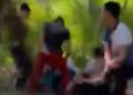 TANGKAP layar pelajar dipukul oleh sekumpulan remaja di ladang kelapa sawit Jalan Sri Delima, Merotai Besar, Tawau. - IHSAN MEDIA SOSIAL