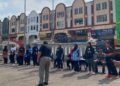 ANTARA calon warden wanita bekas tentera sepenuh masa ketika sesi temu duga fizikal di Inkubator Teknologi Makanan MARA, Kepong, Khamis lalu. - FACEBOOK ASYRAF WAJDI DUSUKI