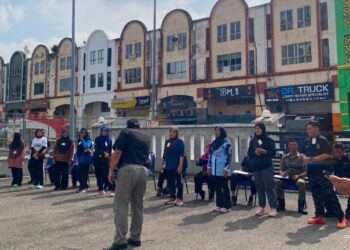 ANTARA calon warden wanita bekas tentera sepenuh masa ketika sesi temu duga fizikal di Inkubator Teknologi Makanan MARA, Kepong, Khamis lalu. - FACEBOOK ASYRAF WAJDI DUSUKI